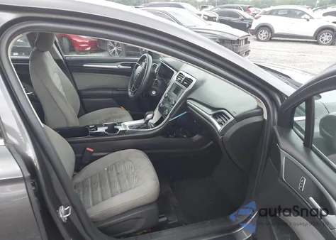 2016 Ford Fusion S z USA, uszkodzony, nr VIN 3FA6P0G77GR162801